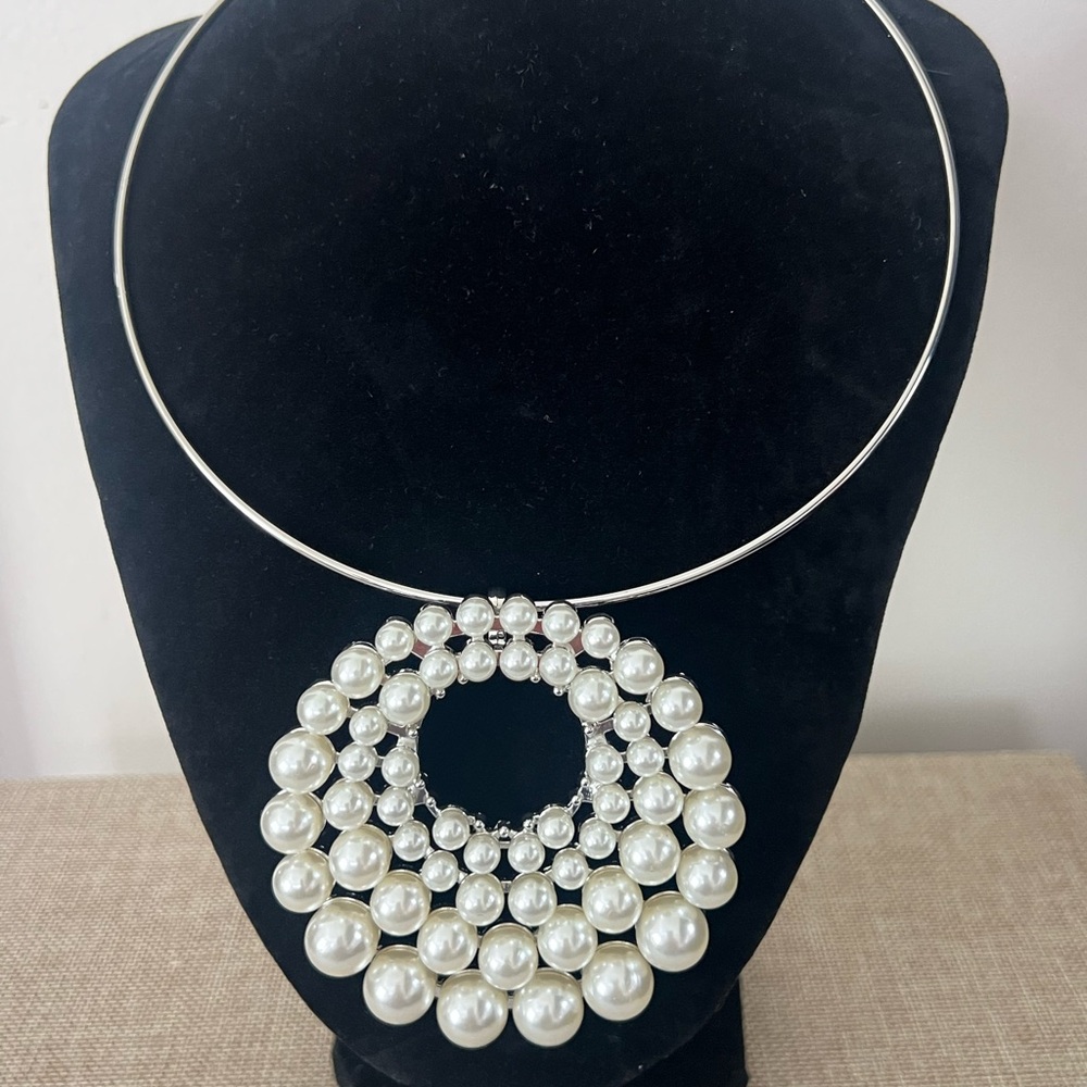 Elegant White and Silver Pearl Necklace